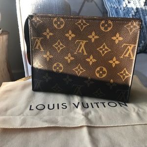Louis Vuitton Toiletry Pouch 19 (Monogram)